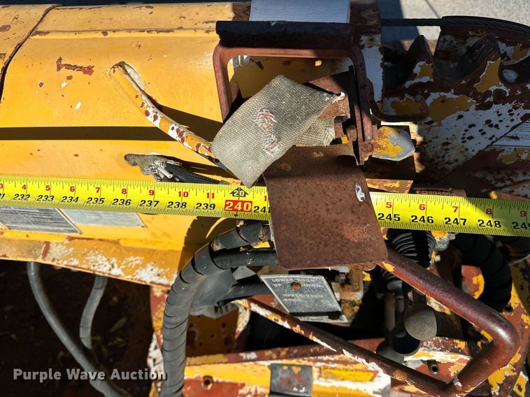 image for item NQ9548 1995 Ford F800  bucket truck
