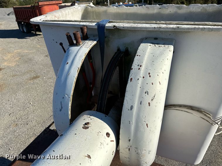 image for item NQ9548 1995 Ford F800  bucket truck