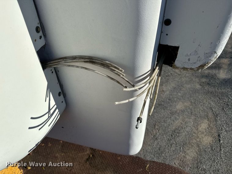 image for item NQ9548 1995 Ford F800  bucket truck