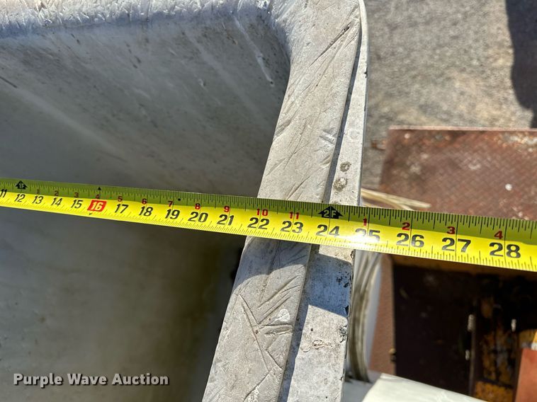 image for item NQ9548 1995 Ford F800  bucket truck