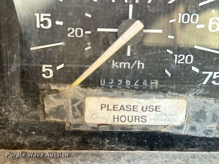 image for item NQ9548 1995 Ford F800  bucket truck