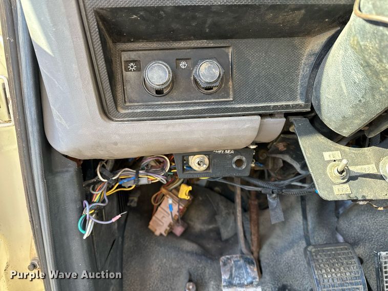 image for item NQ9548 1995 Ford F800  bucket truck