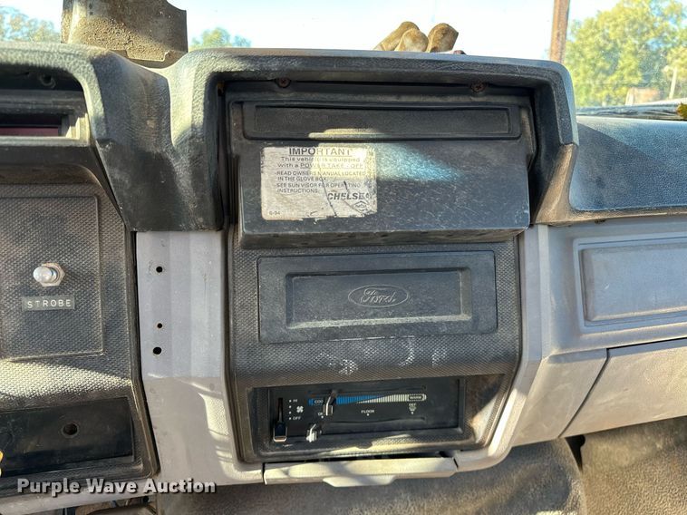 image for item NQ9548 1995 Ford F800  bucket truck