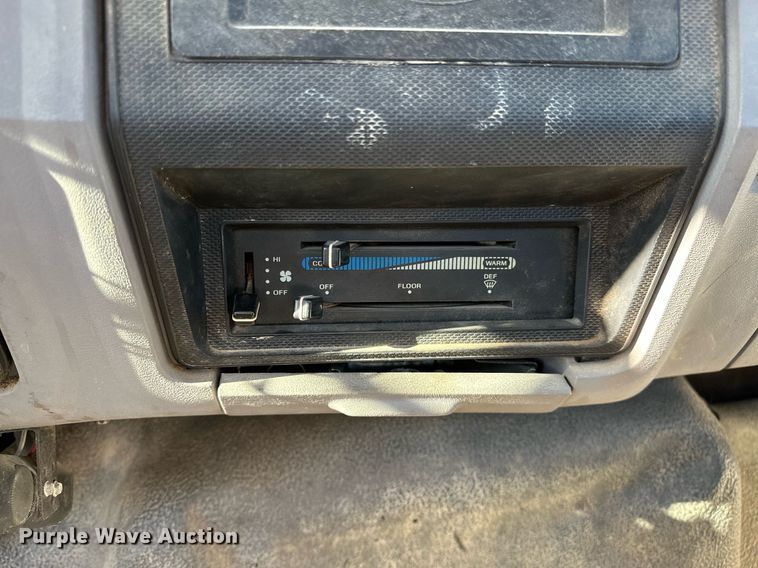 image for item NQ9548 1995 Ford F800  bucket truck