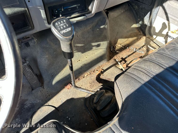 image for item NQ9548 1995 Ford F800  bucket truck