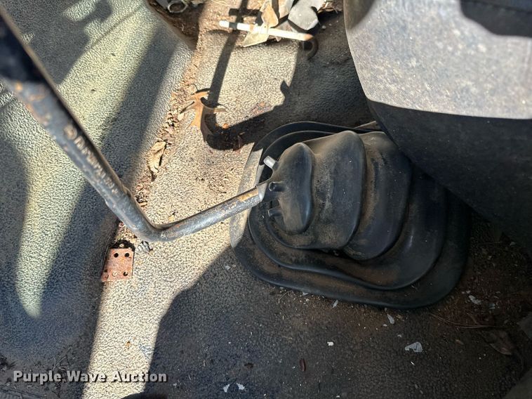 image for item NQ9548 1995 Ford F800  bucket truck