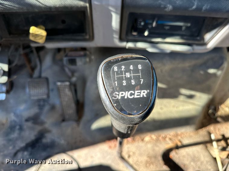 image for item NQ9548 1995 Ford F800  bucket truck