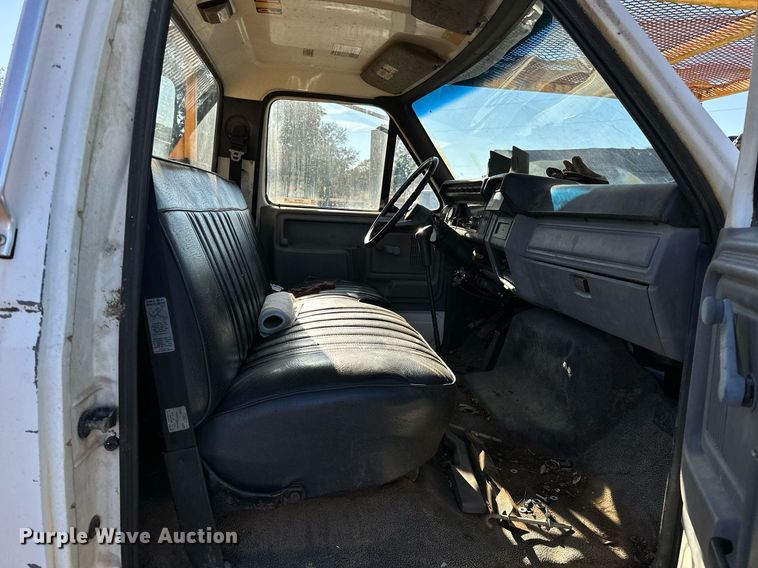 image for item NQ9548 1995 Ford F800  bucket truck