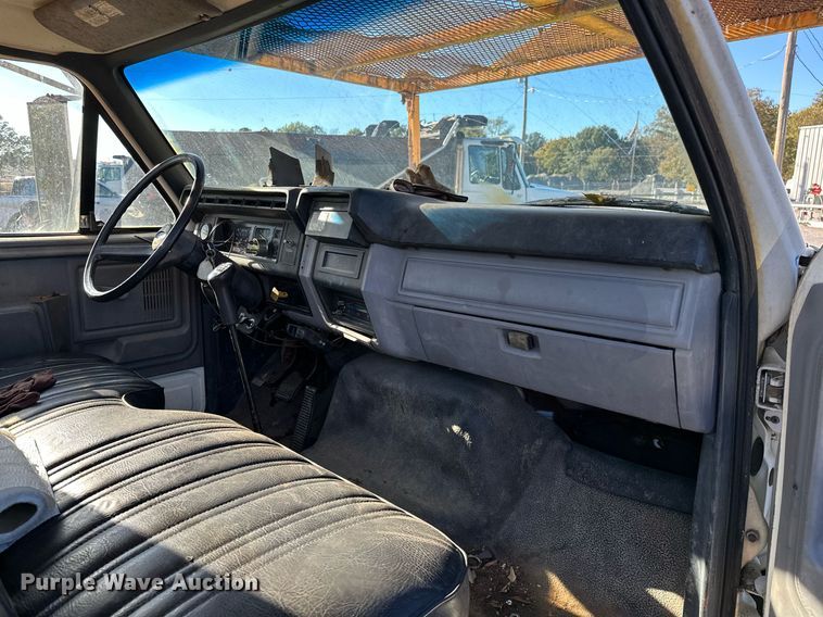 image for item NQ9548 1995 Ford F800  bucket truck