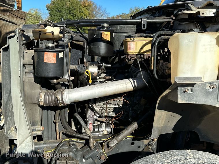 image for item NQ9548 1995 Ford F800  bucket truck