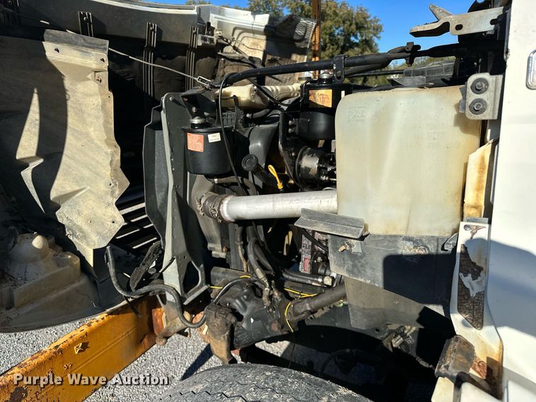 image for item NQ9548 1995 Ford F800  bucket truck