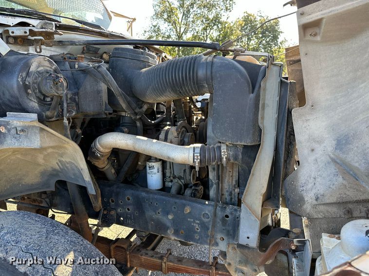 image for item NQ9548 1995 Ford F800  bucket truck