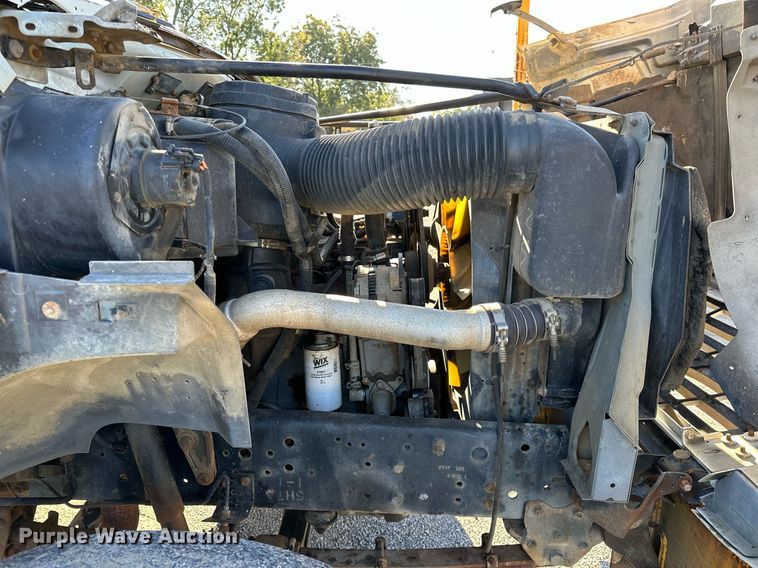 image for item NQ9548 1995 Ford F800  bucket truck