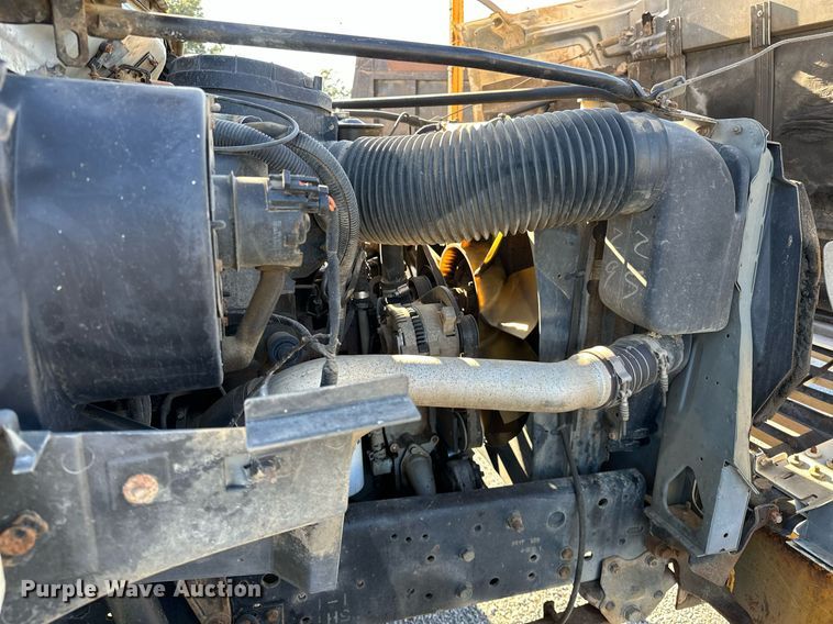 image for item NQ9548 1995 Ford F800  bucket truck