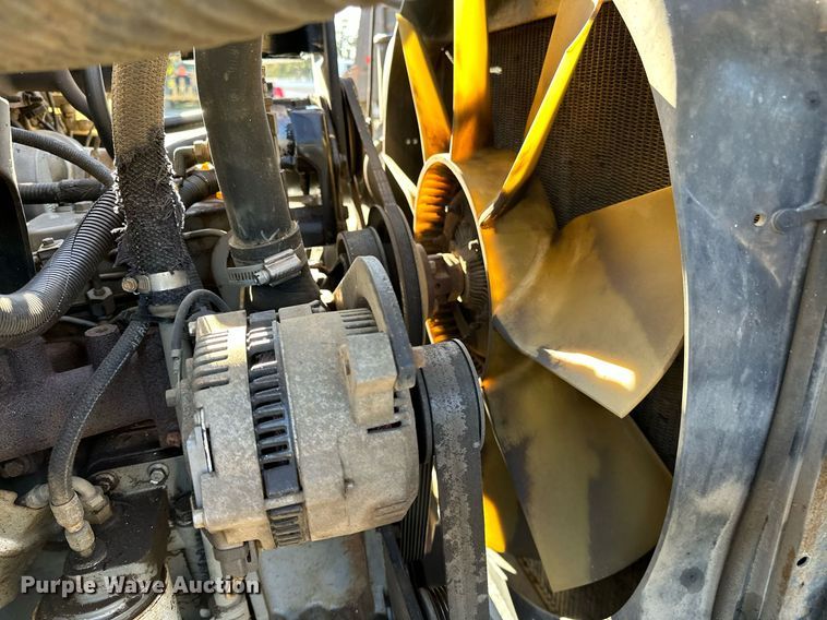 image for item NQ9548 1995 Ford F800  bucket truck