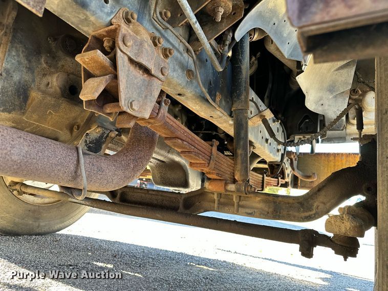 image for item NQ9548 1995 Ford F800  bucket truck