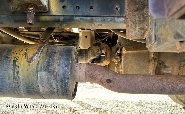 image for item NQ9548 1995 Ford F800  bucket truck