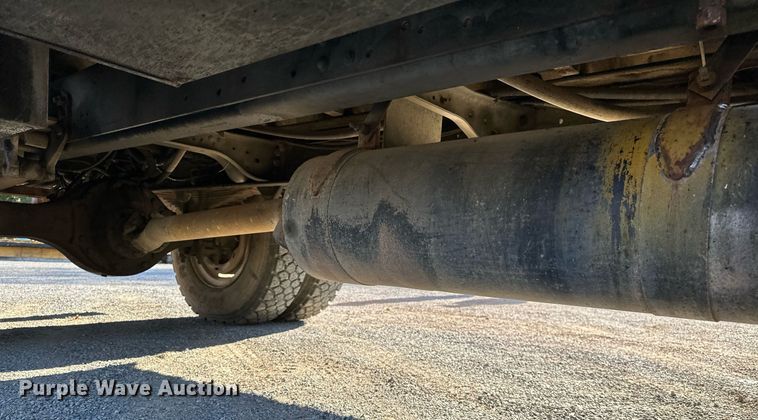 image for item NQ9548 1995 Ford F800  bucket truck