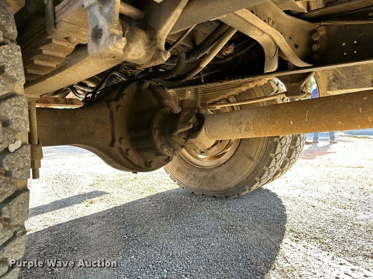 image for item NQ9548 1995 Ford F800  bucket truck