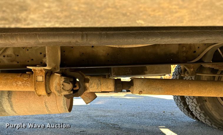 image for item NQ9548 1995 Ford F800  bucket truck