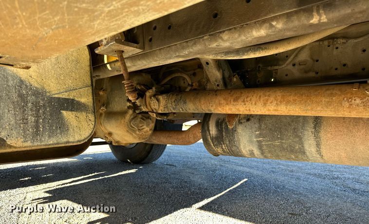 image for item NQ9548 1995 Ford F800  bucket truck