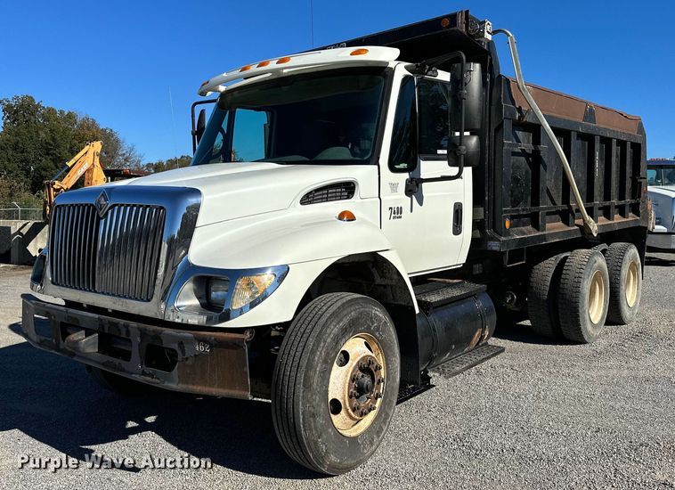 image for item NQ9549 2007 International 7400  dump truck