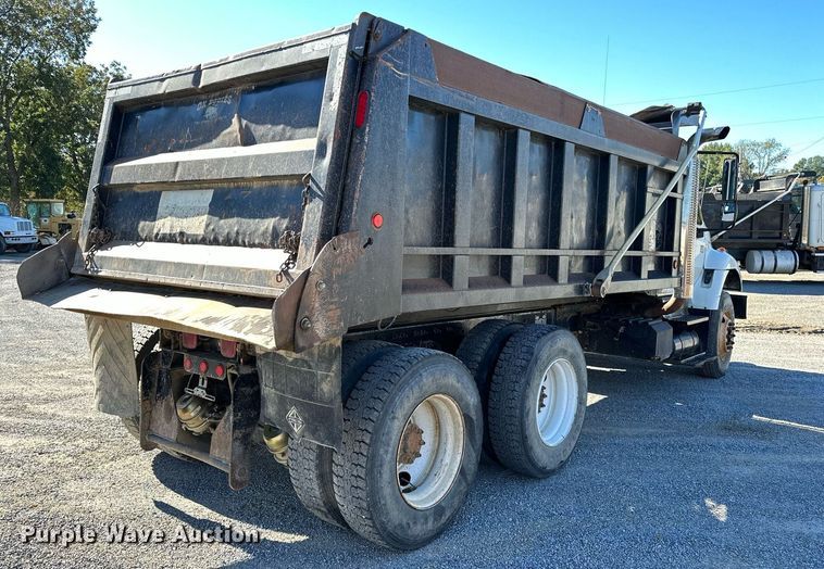 image for item NQ9549 2007 International 7400  dump truck