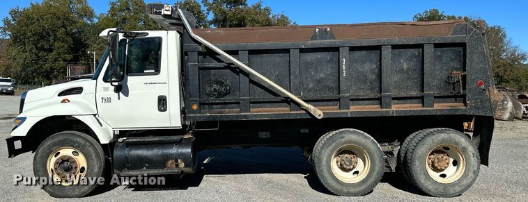 image for item NQ9549 2007 International 7400  dump truck