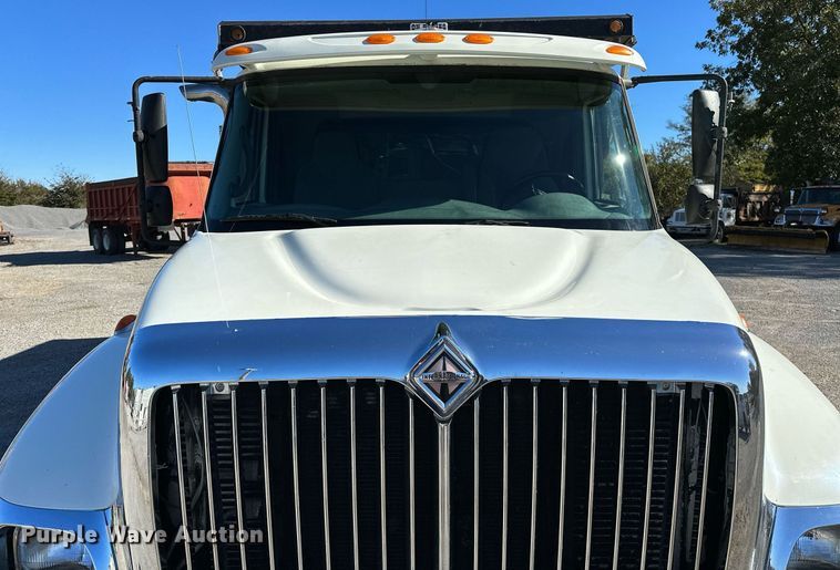 image for item NQ9549 2007 International 7400  dump truck