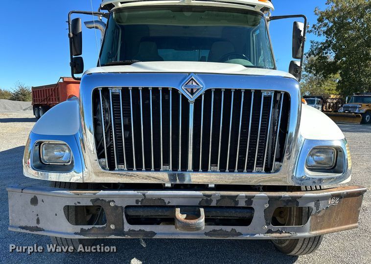 image for item NQ9549 2007 International 7400  dump truck