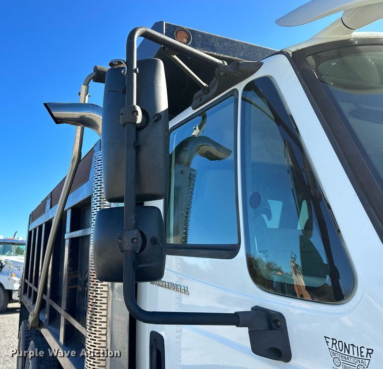 image for item NQ9549 2007 International 7400  dump truck