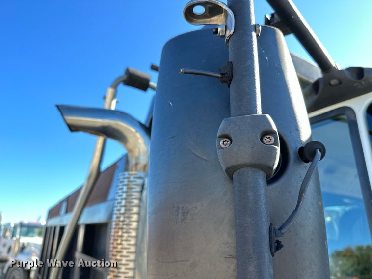 image for item NQ9549 2007 International 7400  dump truck