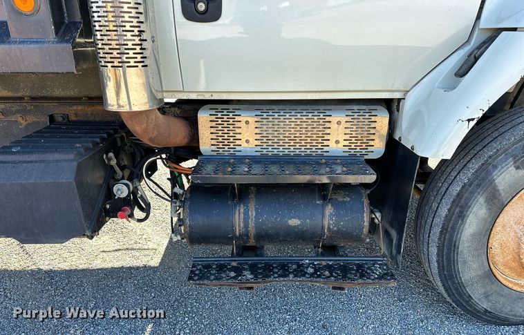 image for item NQ9549 2007 International 7400  dump truck