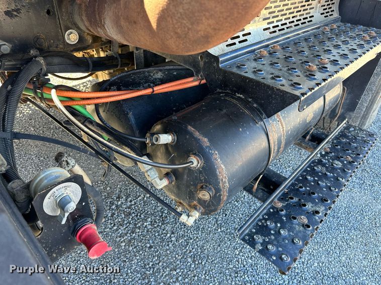 image for item NQ9549 2007 International 7400  dump truck