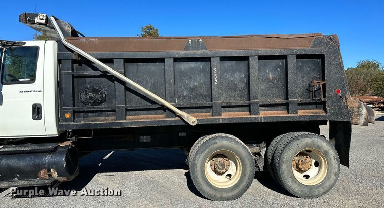 image for item NQ9549 2007 International 7400  dump truck