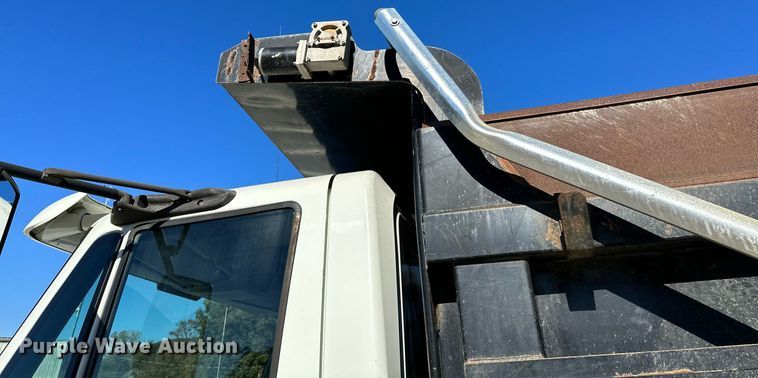 image for item NQ9549 2007 International 7400  dump truck