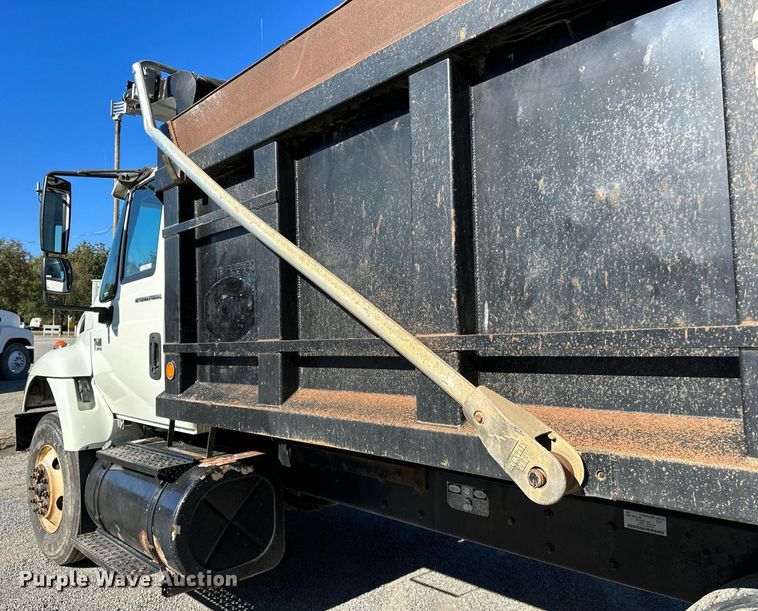 image for item NQ9549 2007 International 7400  dump truck
