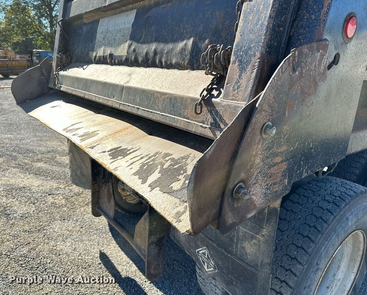 image for item NQ9549 2007 International 7400  dump truck