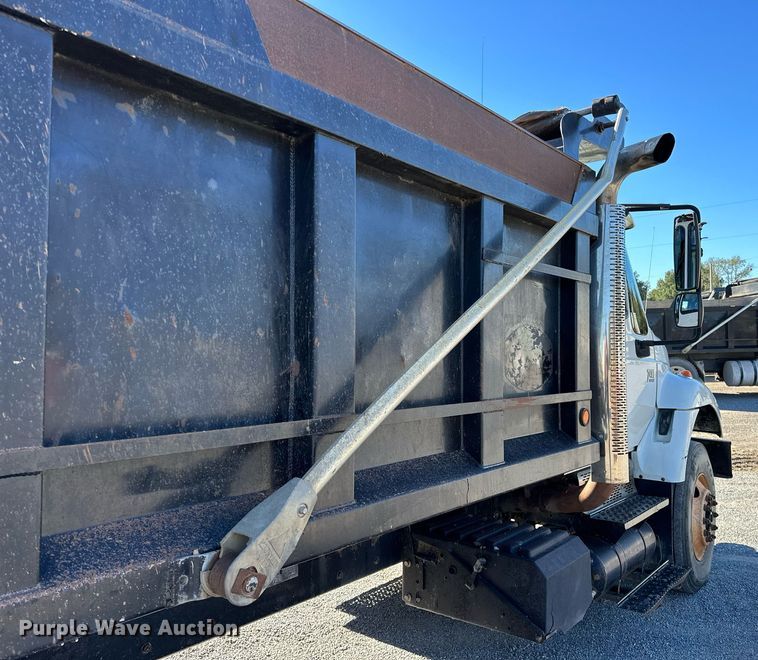 image for item NQ9549 2007 International 7400  dump truck