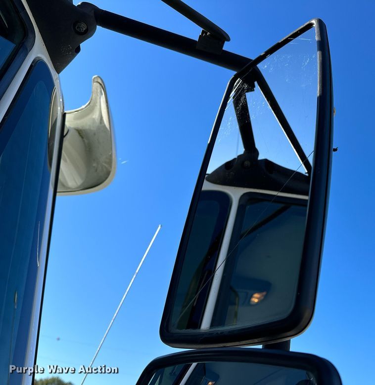 image for item NQ9549 2007 International 7400  dump truck