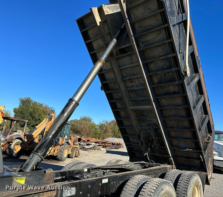 image for item NQ9549 2007 International 7400  dump truck