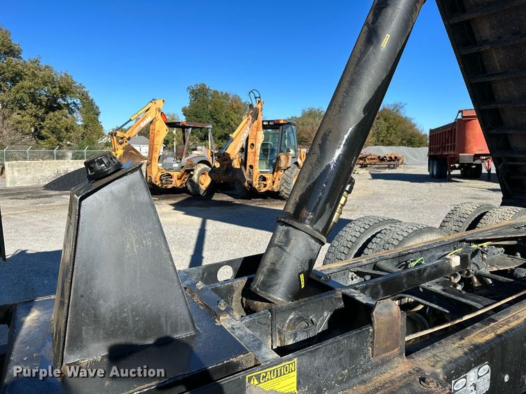 image for item NQ9549 2007 International 7400  dump truck