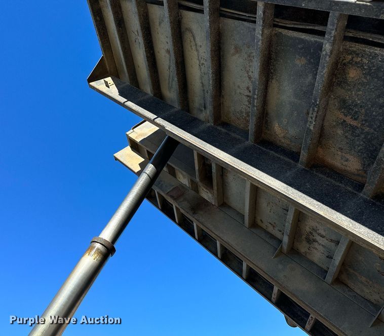 image for item NQ9549 2007 International 7400  dump truck