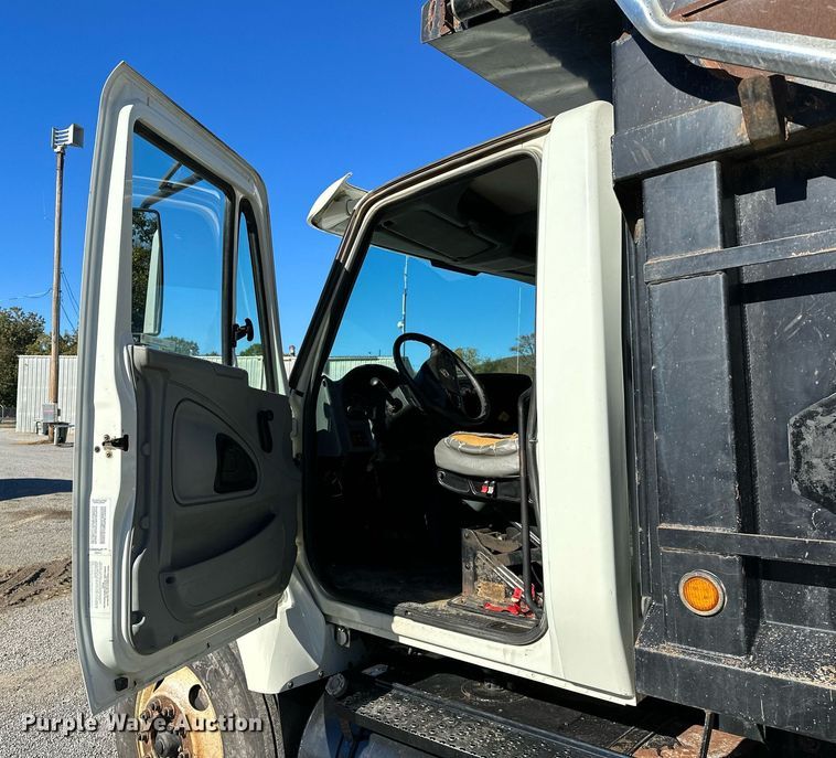 image for item NQ9549 2007 International 7400  dump truck