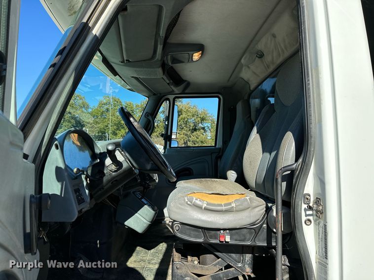 image for item NQ9549 2007 International 7400  dump truck