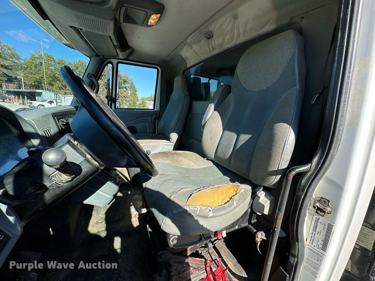 image for item NQ9549 2007 International 7400  dump truck