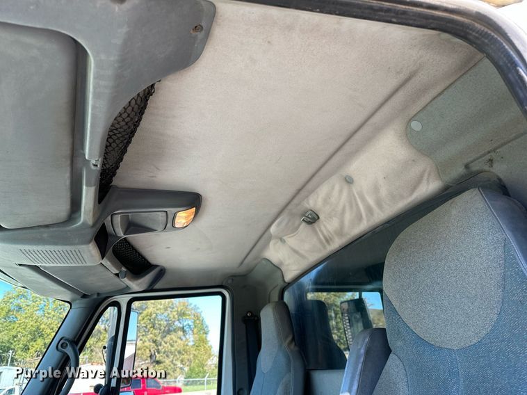 image for item NQ9549 2007 International 7400  dump truck