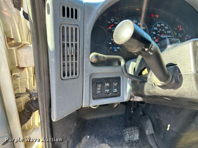 image for item NQ9549 2007 International 7400  dump truck