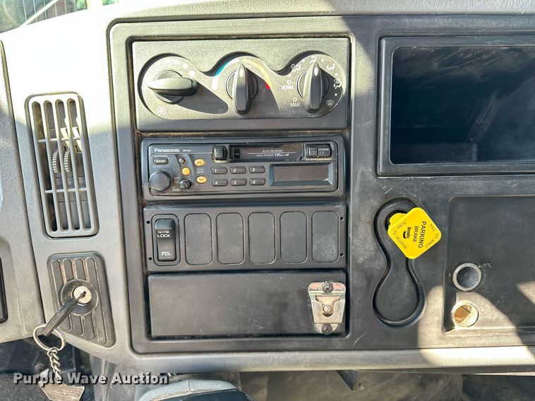 image for item NQ9549 2007 International 7400  dump truck