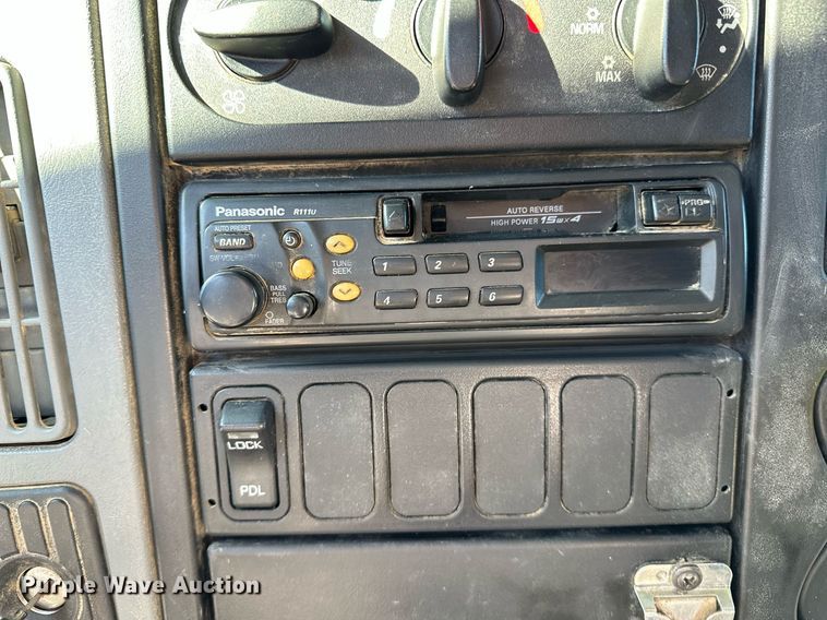 image for item NQ9549 2007 International 7400  dump truck